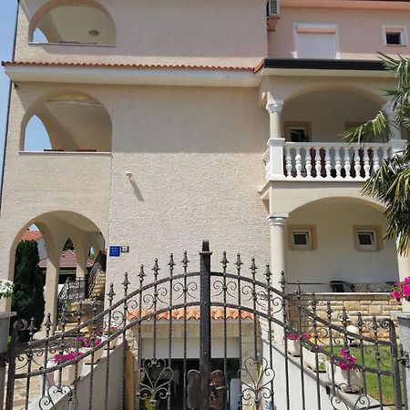 Apartments Rose Пореч Екстериор снимка